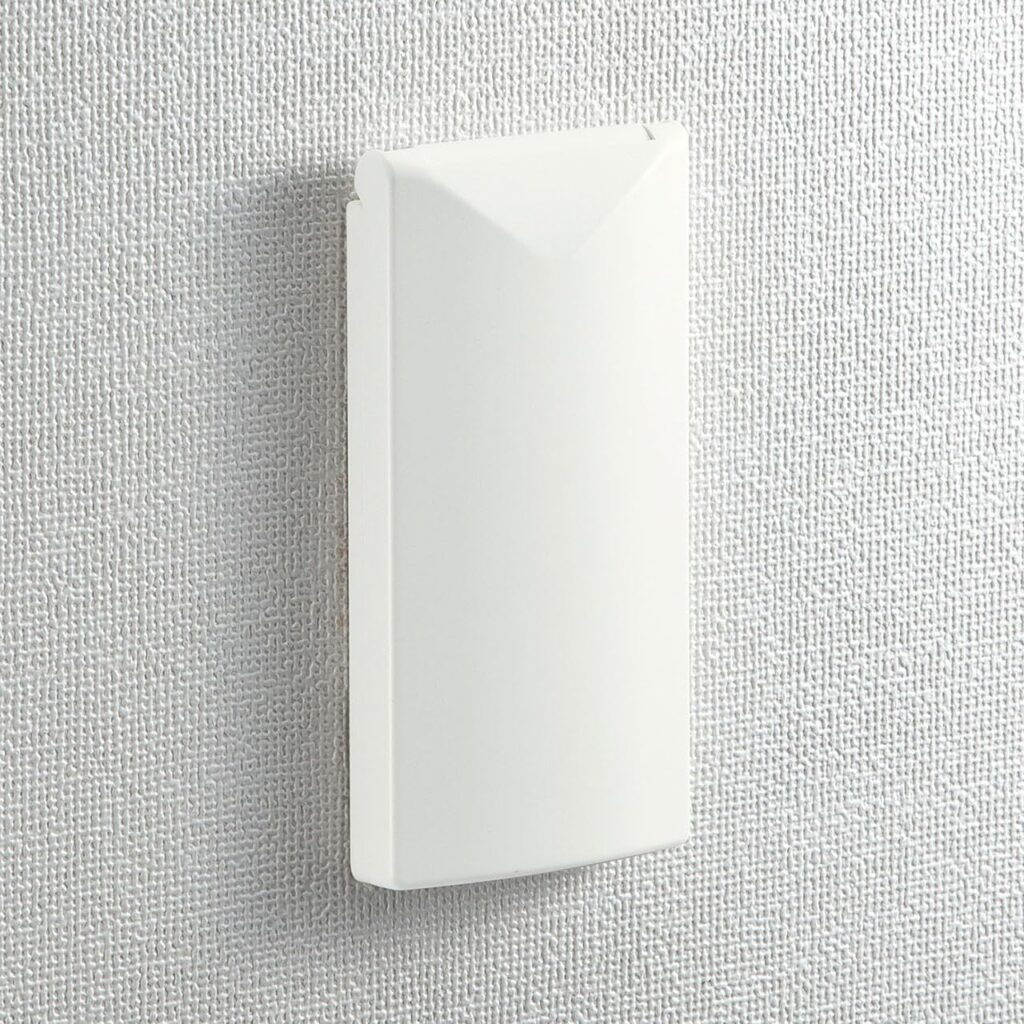 サンワサプライ 鍵無しセキュリティスリムコンセントカバー