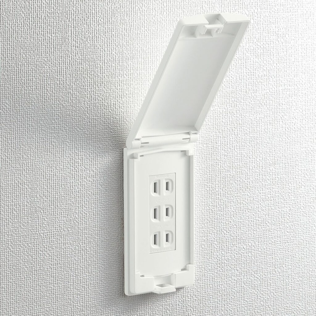 サンワサプライ 鍵無しセキュリティスリムコンセントカバー